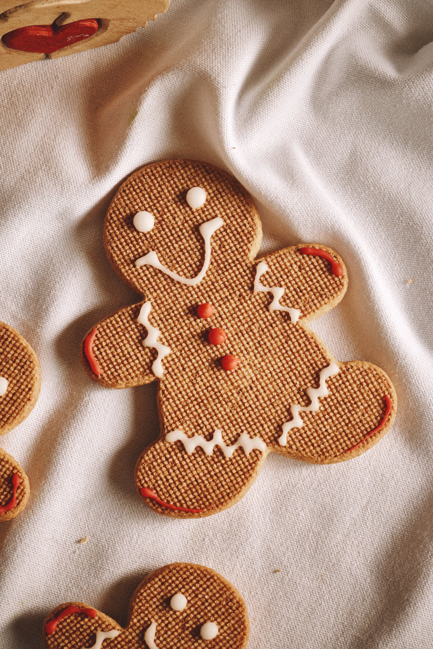 PAN DI ZENZERO e SCULTURA ARTIGIANALE IN LEGNO