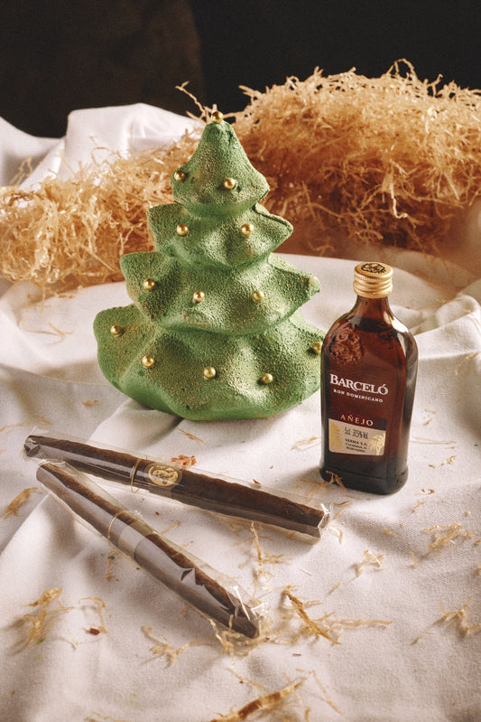 ALBERO DI NATALE CON RUM E SIGARO